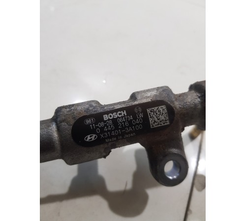 Топливная рампа левая