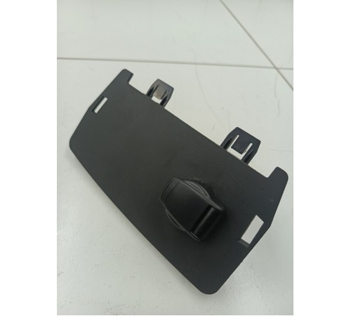 Накладка центральной консоли с розеткой 12v