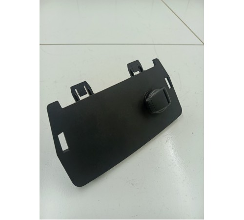 Накладка центральной консоли с розеткой 12v