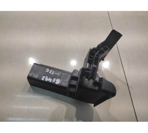 Кронштейн замка двери(передний левый)