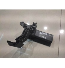 Кронштейн замка двери(передний левый)