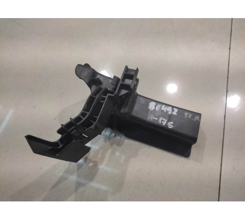 Кронштейн замка двери(передний левый)