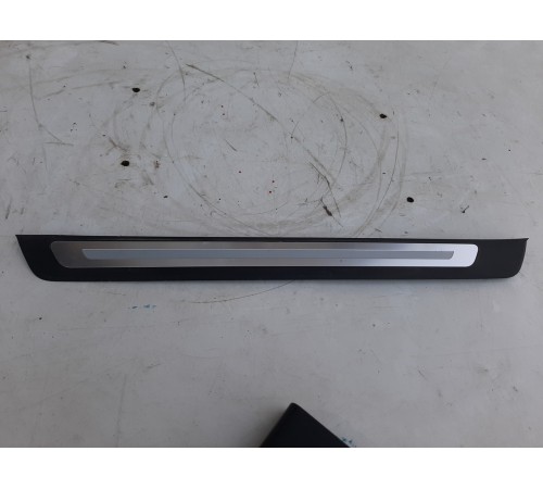 Накладка порога (передняя левая)