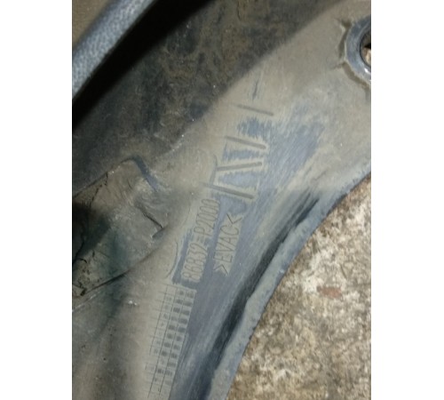 Брызговик передний правый