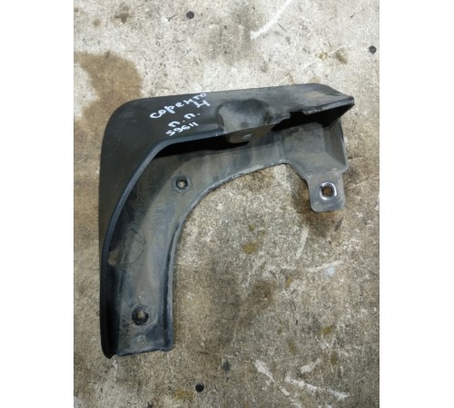 Брызговик передний правый