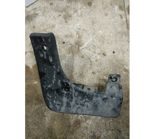 Брызговик передний правый