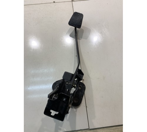 Педаль cцепления