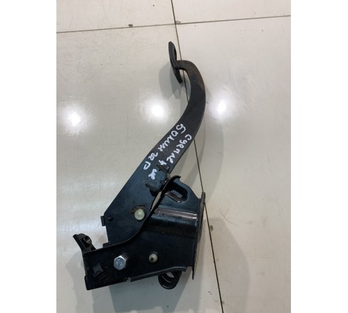 Педаль cцепления