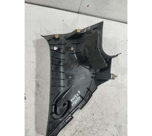 Обшивка задней стойки правая