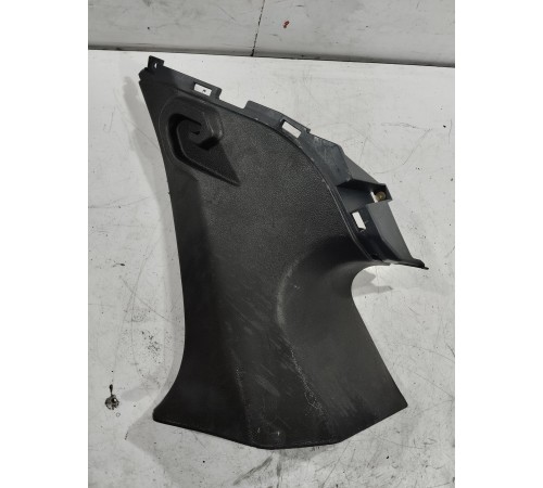 Обшивка задней стойки правая