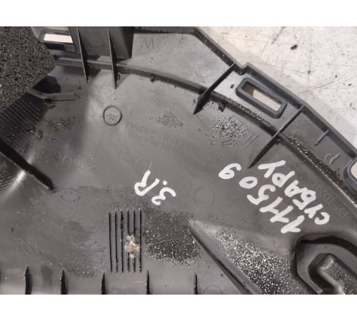 Обшивка задней стойки правая