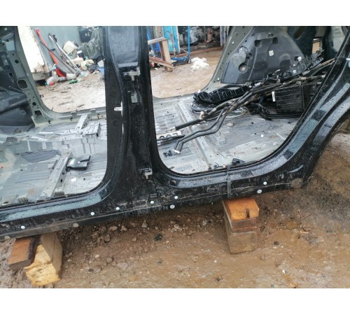 Порог левый с центральной стойкой