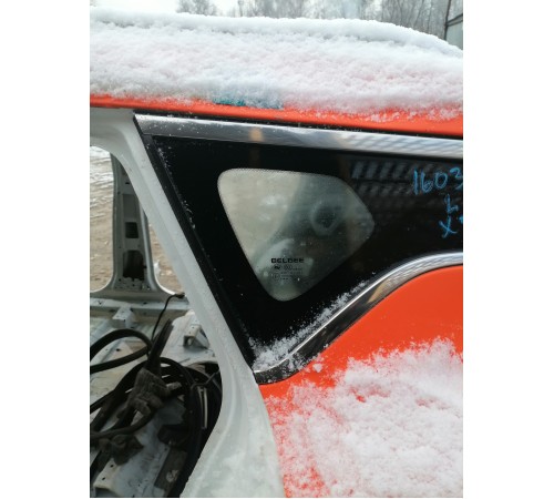 Глухое стекло кузова левое, форточка