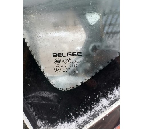 Глухое стекло кузова левое, форточка