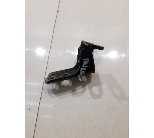 Петля двери (передняя, левая, верхняя)