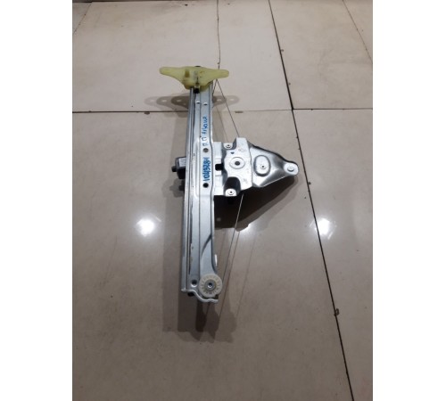 Стеклоподъемник (передний правый)