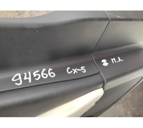 Обшивка двери(передняя левая)