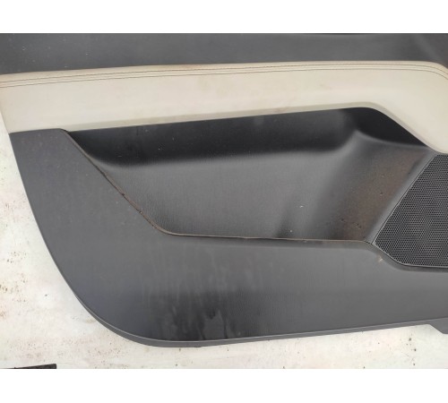 Обшивка двери(передняя левая)