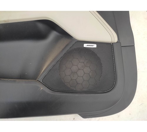 Обшивка двери(передняя левая)