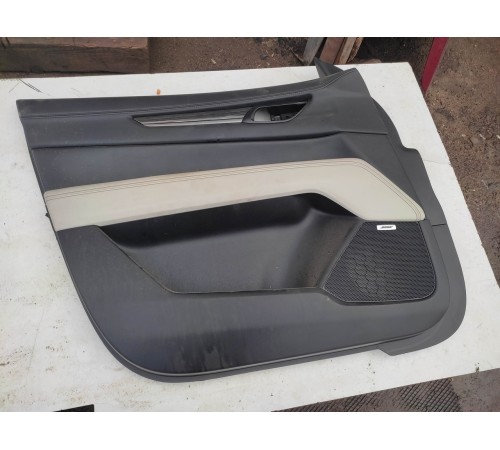 Обшивка двери(передняя левая)