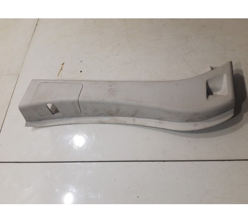 Обшивка багажника (задняя, правая)