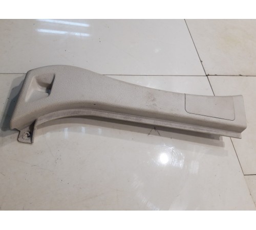 Обшивка багажника (задняя, правая)