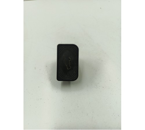 Кнопка открывания багажника