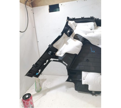 Обшивка багажника левая