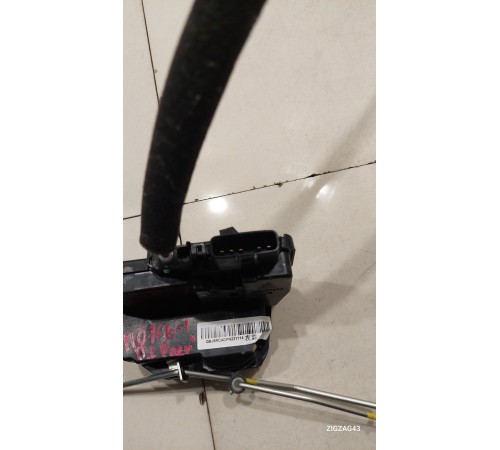 Замок двери (передний левый)