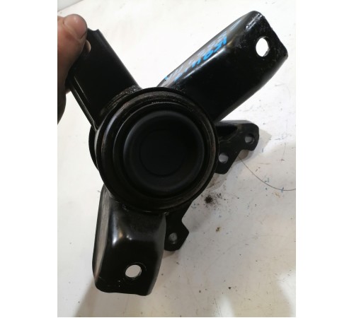 Кронштейн двигателя правый, опора