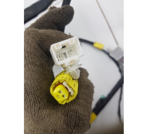 Электропроводка двери передняя левая