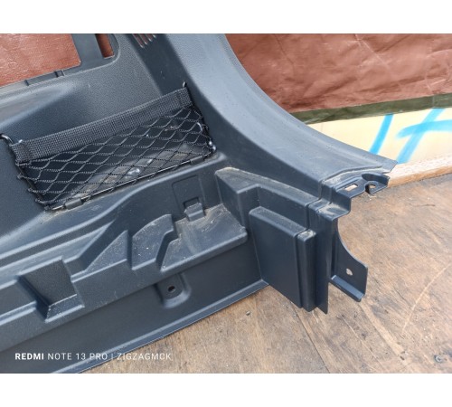 Обшивка багажника правая