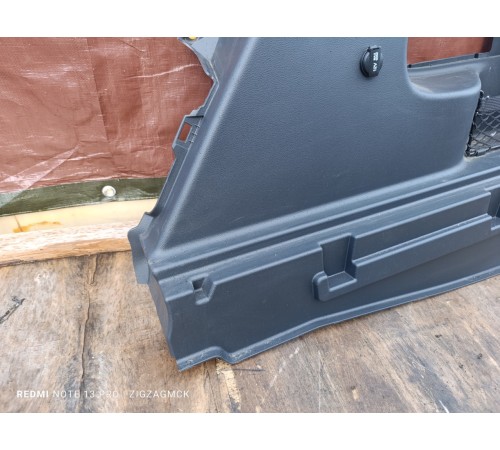 Обшивка багажника правая