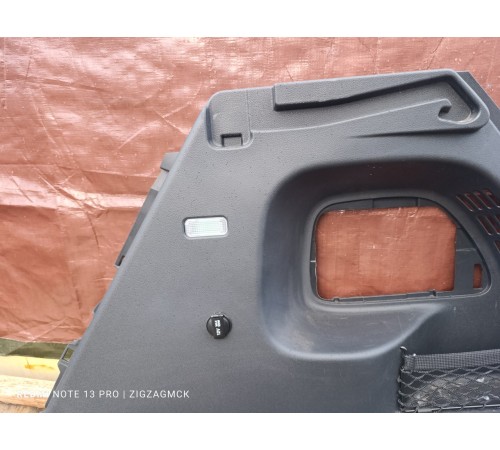 Обшивка багажника правая