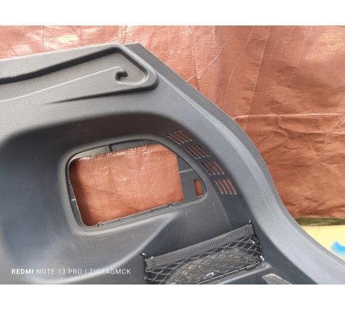 Обшивка багажника правая