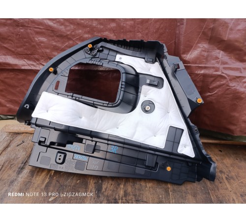 Обшивка багажника правая