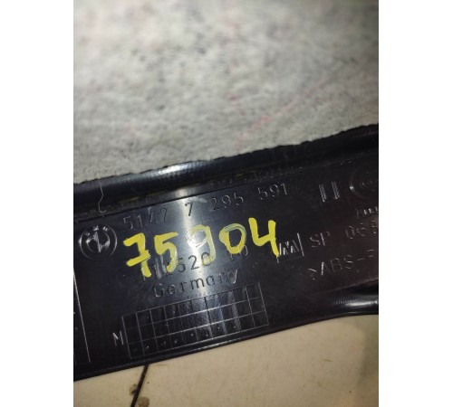 Обшивка багажника (левая)