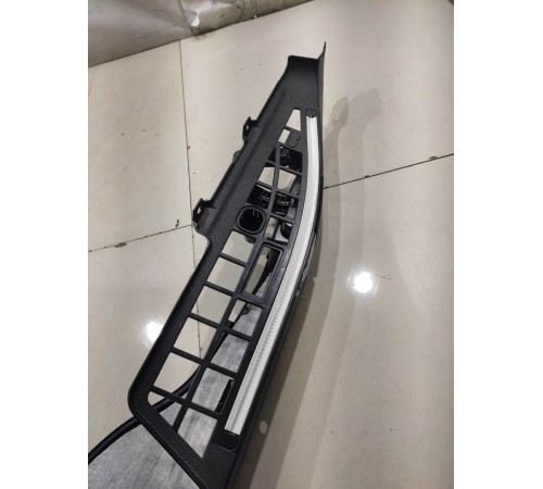 Обшивка багажника (левая)