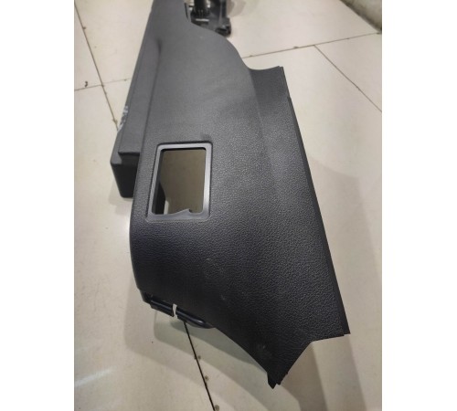Обшивка багажника (левая)