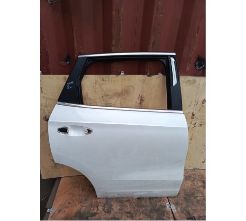 Дверь задняя правая