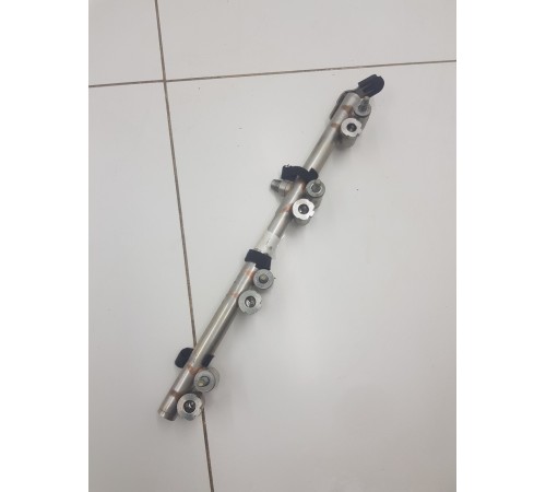 Топливная рампа рейка правая