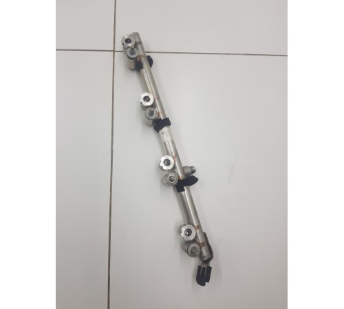 Топливная рампа рейка правая