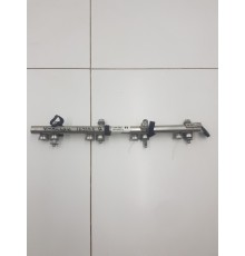 Топливная рампа рейка правая