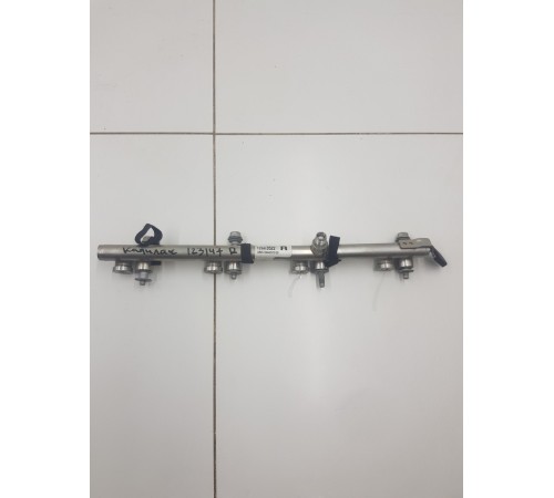 Топливная рампа рейка правая