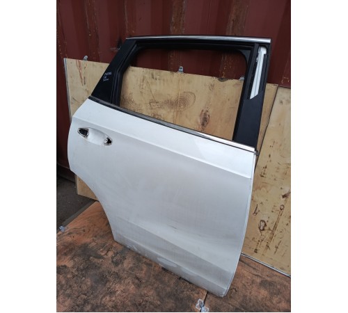 Дверь задняя правая