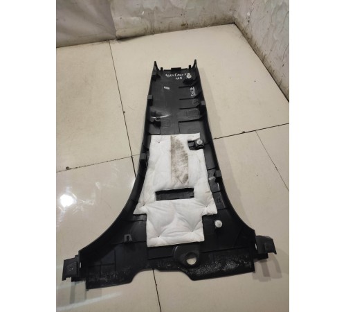 Обшивка центральной стойки (левая)