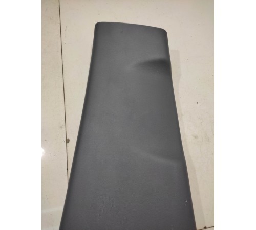 Обшивка центральной стойки (левая)