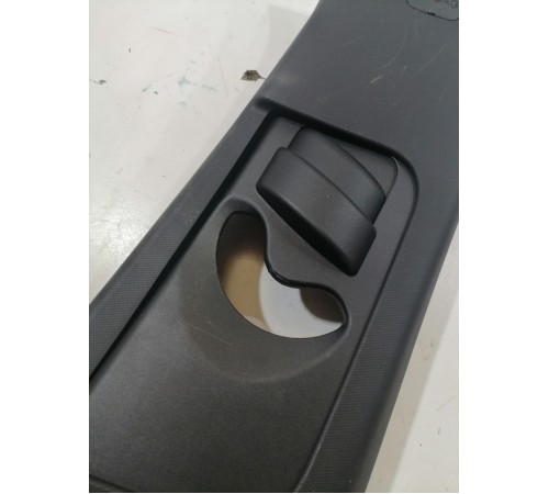 Обшивка центральной стойки правая верхняя