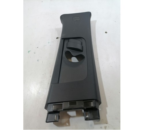 Обшивка центральной стойки правая верхняя