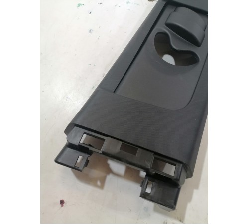 Обшивка центральной стойки правая верхняя